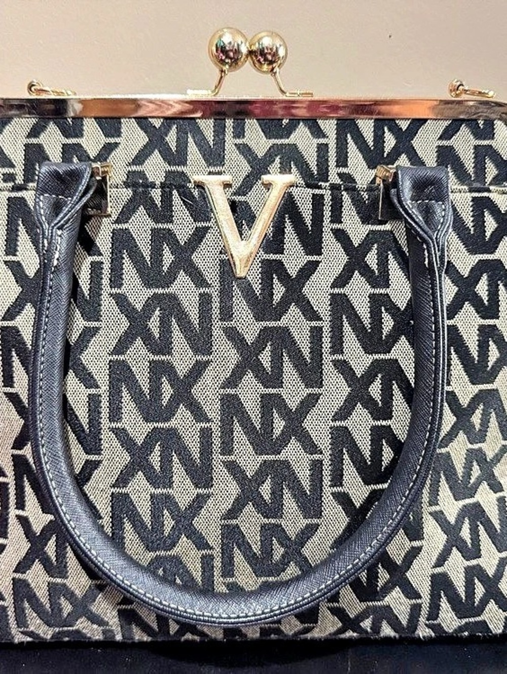 Geometric Frame Kisslock Satchel in Black & Gray